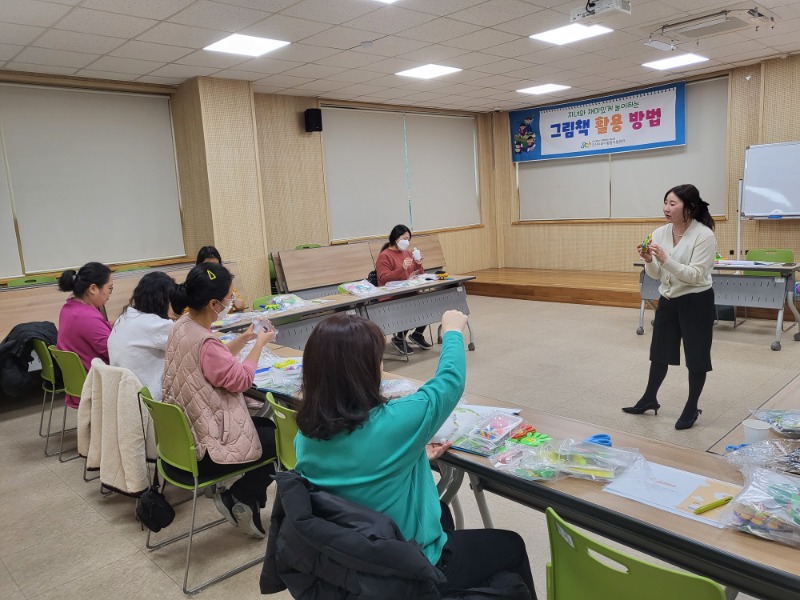 �ڳ�� ����ְ� �����ϴ� �׸�å Ȱ����.jpg